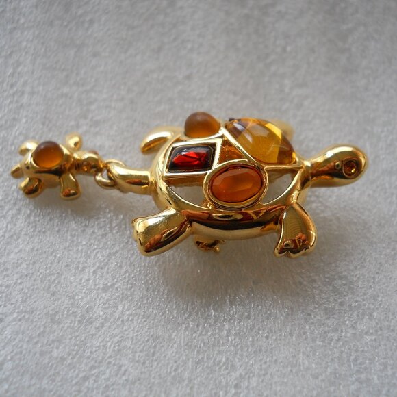 Vintage Monet - Mother Turtle and Baby Pin    9-30 - Picture 1 of 3